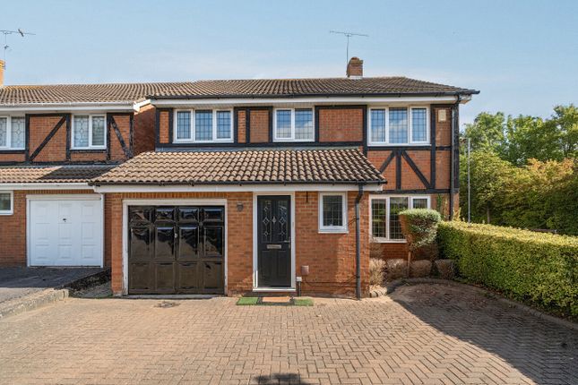 5-bed house on 7, Blomfield Dale, Berkshire, £550,000