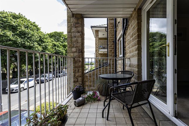 Flat 10 Moor Hill Court, Laund Road, Huddersfield photo 4