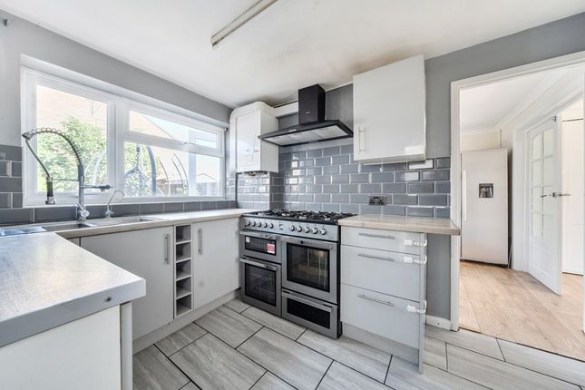 11 Ormesby Way, Bedford photo 2