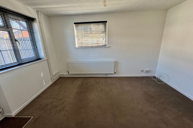 9, Hanway, Gillingham photo 2
