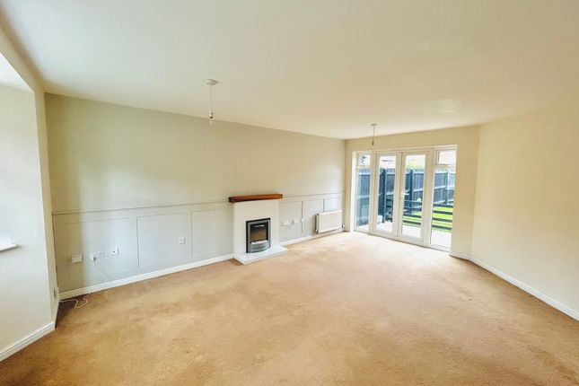 32 Wellcroft Gardens, Lymm photo 3