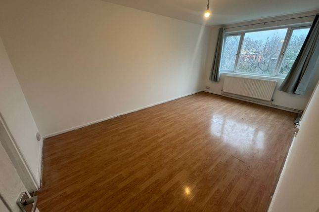 33 Wyllen Close, Wyllen Close, London photo 3