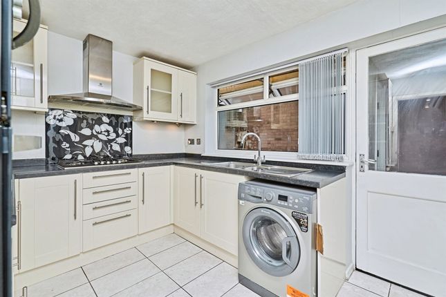 11, Ravensdale Gardens, Walsall photo 3