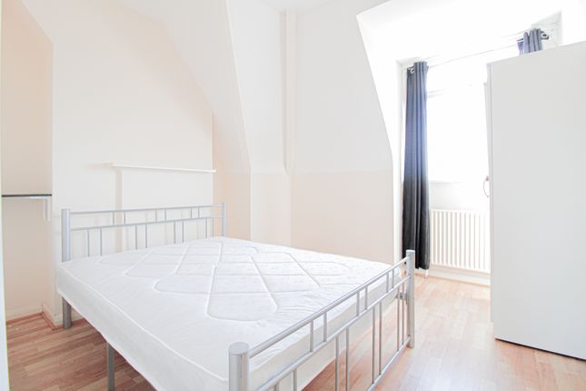 Bedroom flats and apartments to rent in Burnt Oak, London