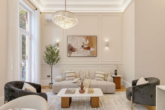 Flat 3, 19, Nevern Square, London photo 4