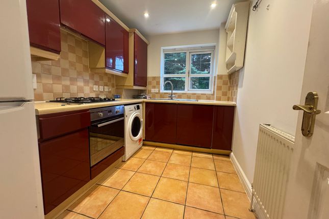 Flat 4, Grebe Court, Sandpiper Road, Cheam, Sutton photo 5