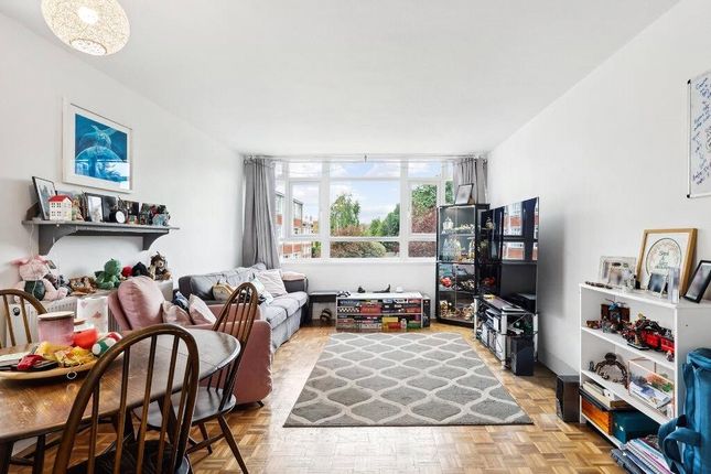 2-bed flat on 43,, Garden Royal,, London, £450,000