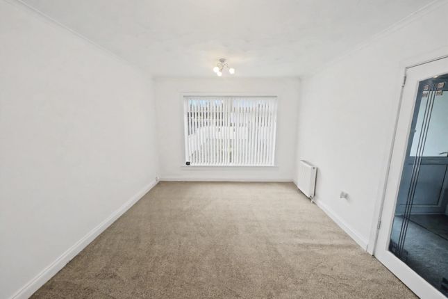 28, Campbell Avenue, Stevenston photo 4