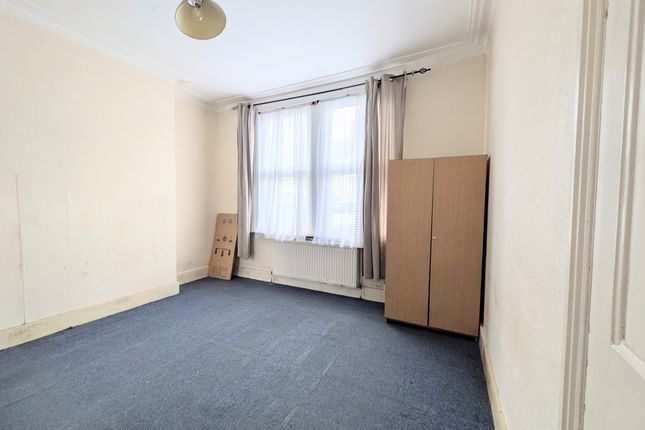 32, Heath Road, Chadwell Heath photo 2