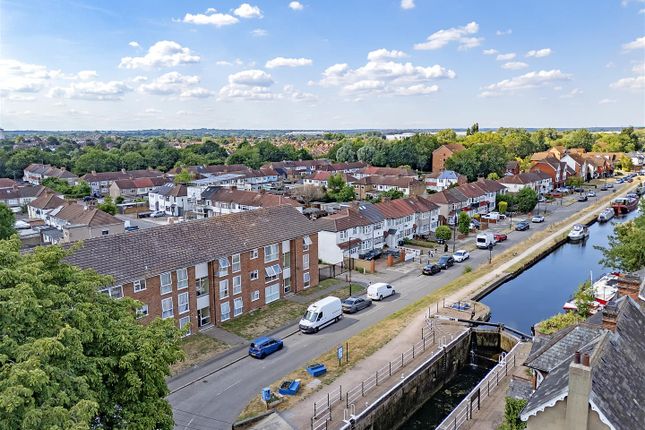 2-bed flat on 553, South Ordnance Road, Enfield, £254,500