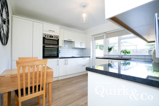 23, Chapman Road, Canvey Island photo 3