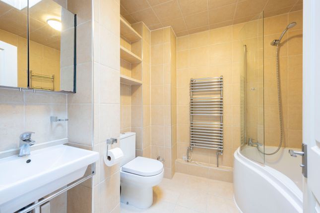 Stretford Court, London photo 4