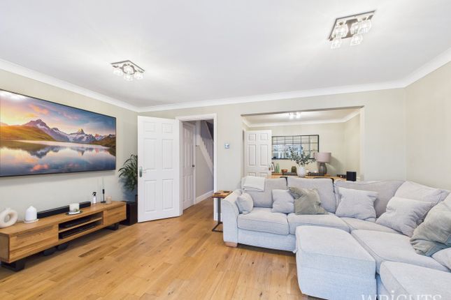 14, Stirling Way, Welwyn Garden City photo 2