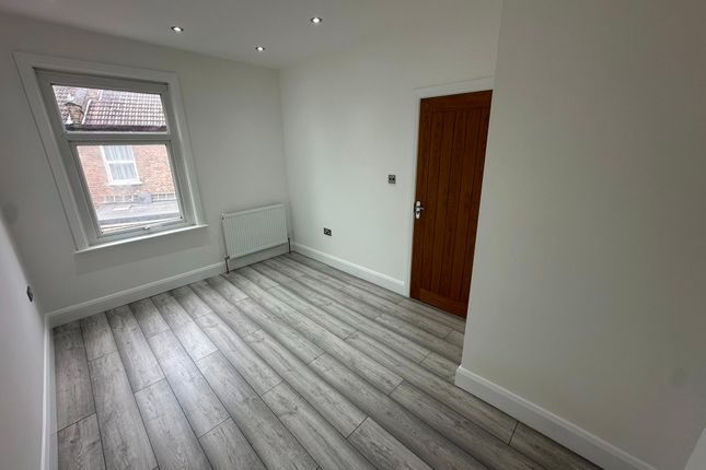 63 Morley Road, Leyton photo 5
