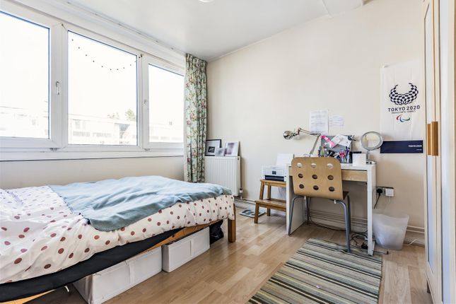 106, Sherfield Gardens, Roehampton photo 3
