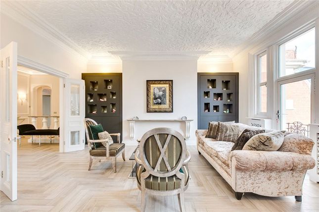 Flat 30, Wellington Court, London photo 4