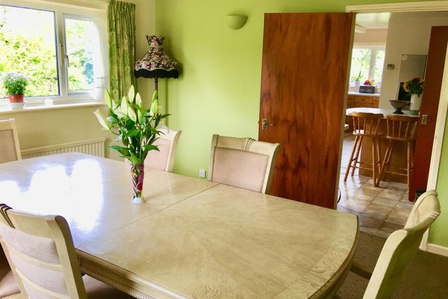 20, Warren Crescent, Calne photo 3