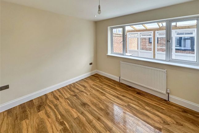 25, Rayners Close, Slough photo 5