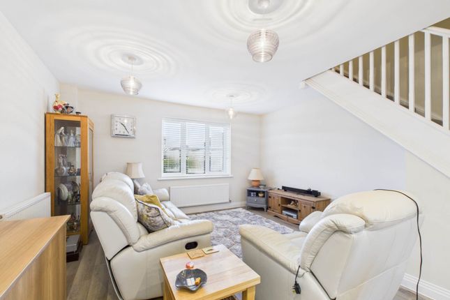 29, Hedges Way, Aylesbury photo 4