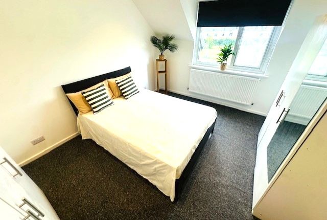 30, Warwick Road, Hounslow photo 5