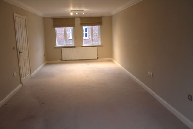 Flat to rent in Towergate, Chester
