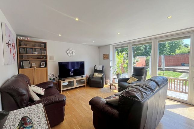 67, Ferrymead Avenue, Greenford photo 4