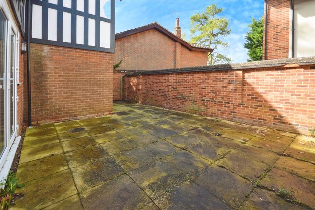 Flat for sale in The Stable Block, The Firs, Whitchurch, Buckinghamshire