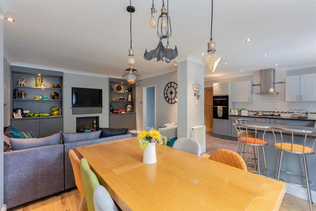 7, Spring Lane, Slough photo 2