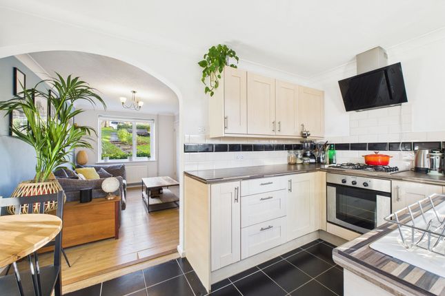 26 Landmere Gardens, Nottingham photo 2