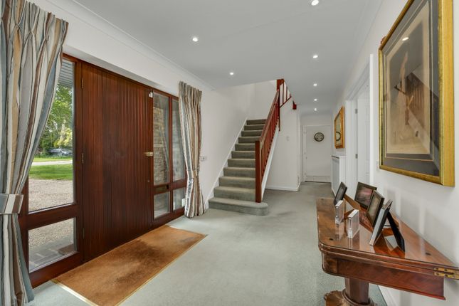 1, Martineau Close, Surrey photo 3