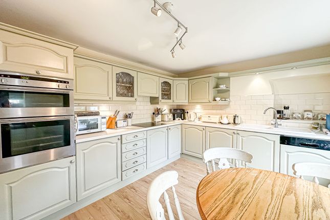 255 Hillbark Road, Wirral photo 4