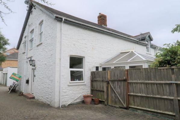 Thumbnail Property to rent in Gwentlands Drive, Marine Parade, Penarth