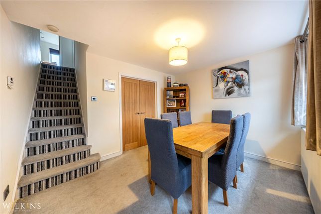19, Waltham Crescent, Warwickshire photo 2