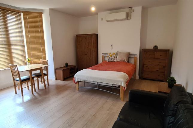 Flat 2a, 44 Old Station Road, Newmarket photo 4