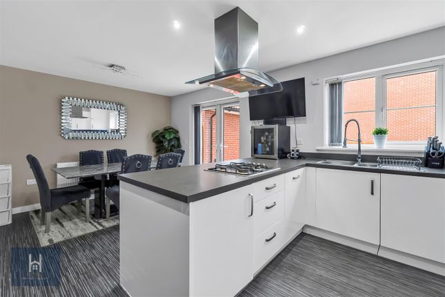 10, Kestrel Road, Wotton-Under-Edge photo 4
