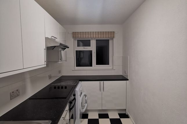 Beeton Close, Pinner photo 3