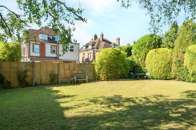 Flat 6, The Mount House, 16, Busbridge Lane, Surrey photo 4