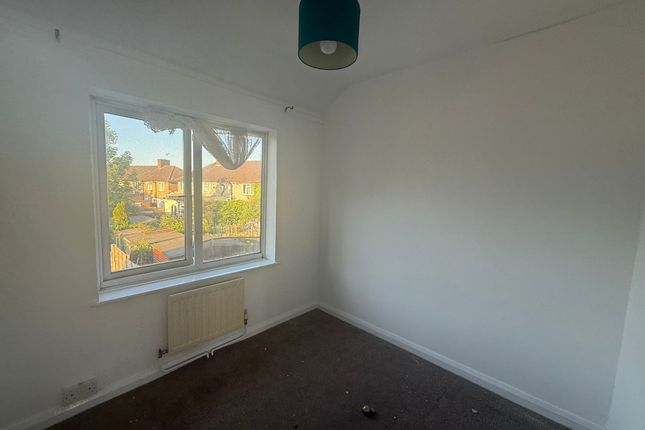 Amesbury Road, Dagenham photo 4