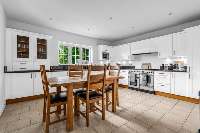 21D, Canonsfield, Welwyn photo 4