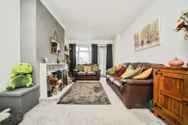 18, Maple Road, Stowmarket photo 2