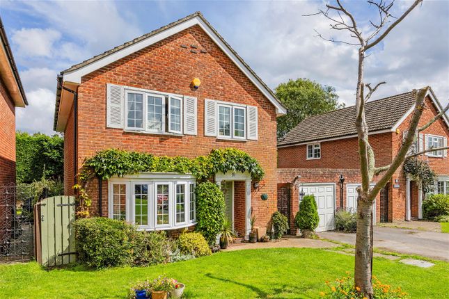 Thumbnail Link-detached house for sale in Oakfield Drive, Reigate