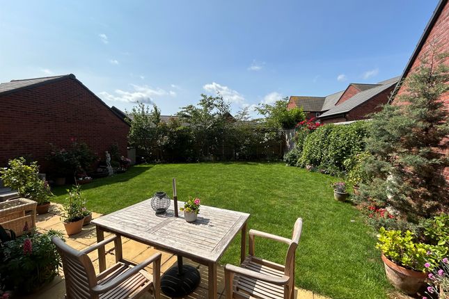 27, Southwell Way, Oakham photo 2
