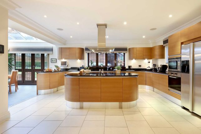 Finch House,, Finch Lane, Beaconsfield photo 2