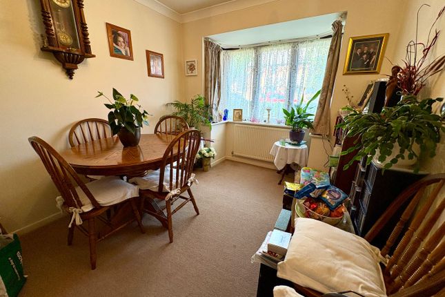 1, Cadle Close, Leicester photo 3