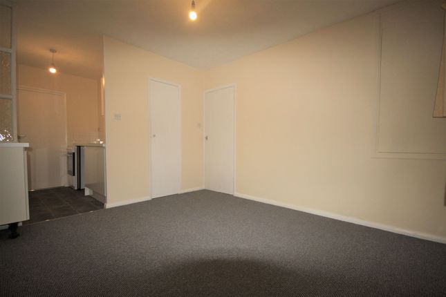 Flat to rent in Iford Close, South Heighton, Newhaven