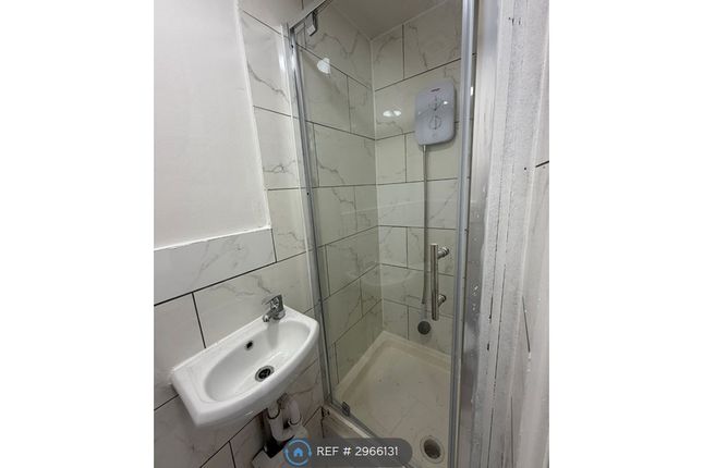 Swan Rd, Southall photo 4