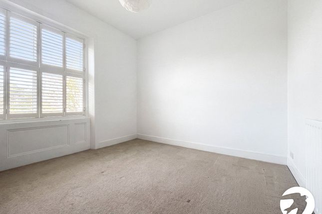 Flat 2, 120, Burnt Ash Hill, London photo 4