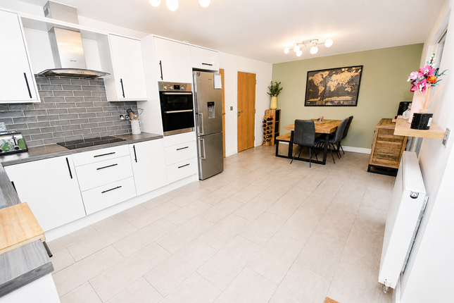 30, Trafalgar Avenue, Audenshaw photo 4