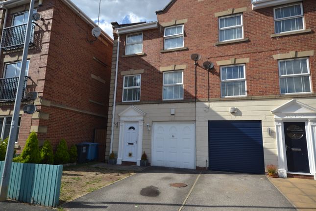 Town house for sale in Lock Keepers Court, Victoria Dock, Hull