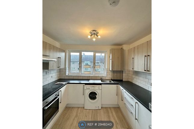 Flat, Castle Court Kings Drive, Glasgow photo 3